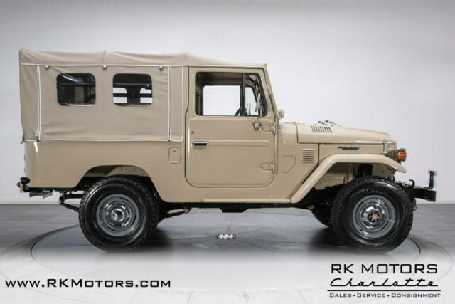 Toyota Land Cruiser 1977 image number 32