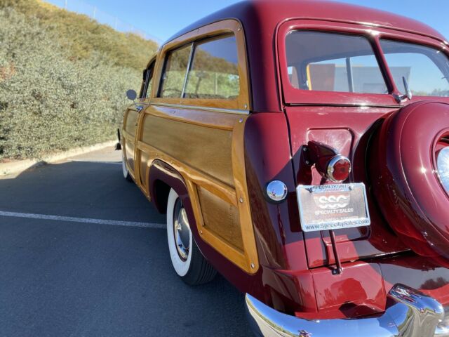 Ford Custom Deluxe Woody 1950 image number 30