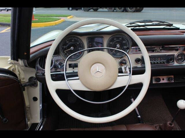 Mercedes-Benz SL-Class 1970 image number 10