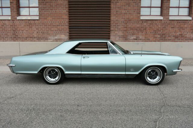 Buick Riviera 1965 image number 24