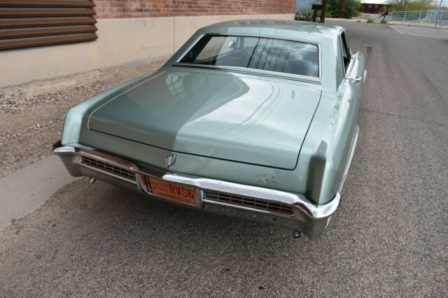 Buick Riviera 1965 image number 4