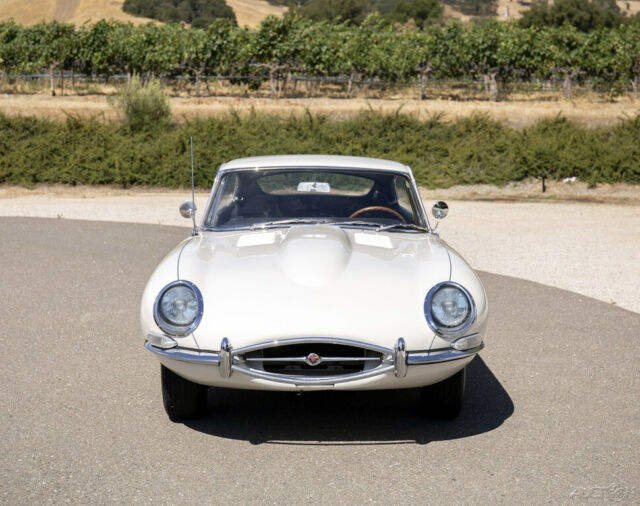 Jaguar E-Type 1966 image number 31