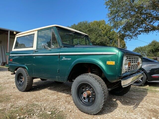 Ford Bronco 1975 image number 1