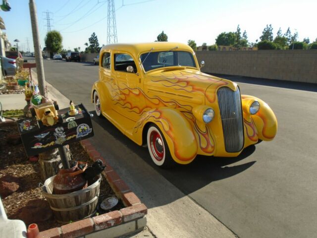 Plymouth 2 door sedan 1936 image number 0