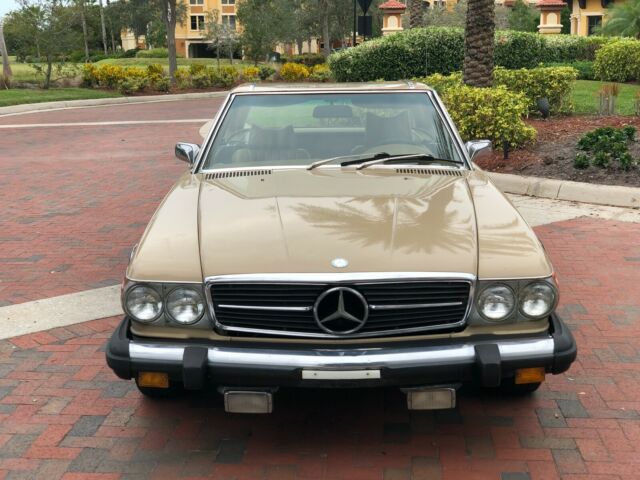 Mercedes-Benz SL-Class 1975 image number 3