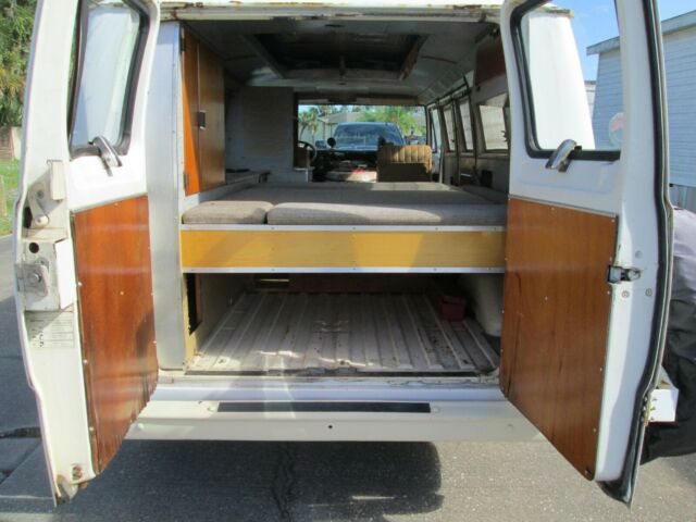 Ford E-Series Van 1969 image number 33