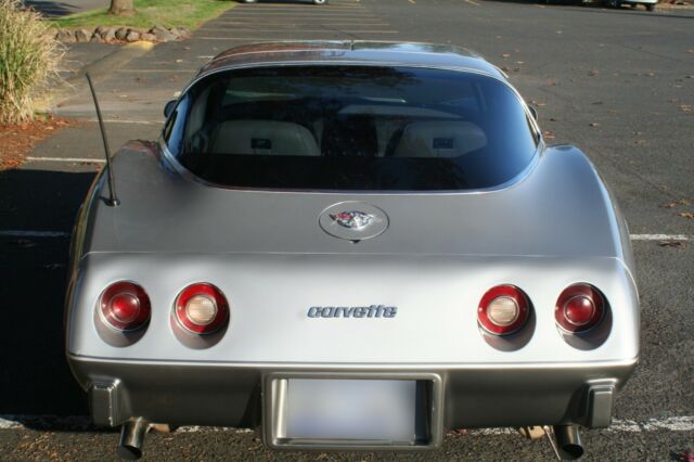 Chevrolet Corvette 1978 image number 2