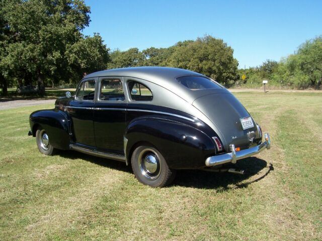 Nash Ambassador 1941 image number 1