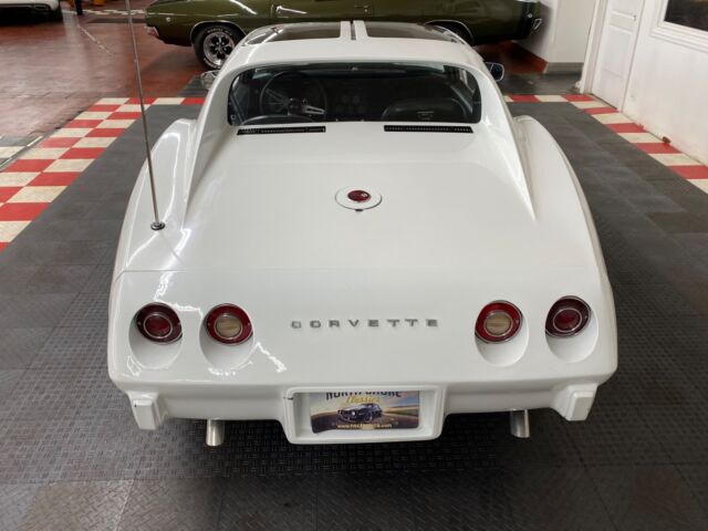 Chevrolet Corvette 1975 image number 35