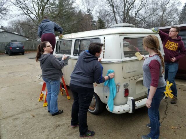 Volkswagen Bus/Vanagon 1971 image number 33