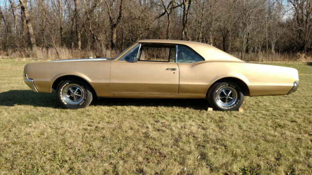 Oldsmobile Cutlass 1967 image number 0