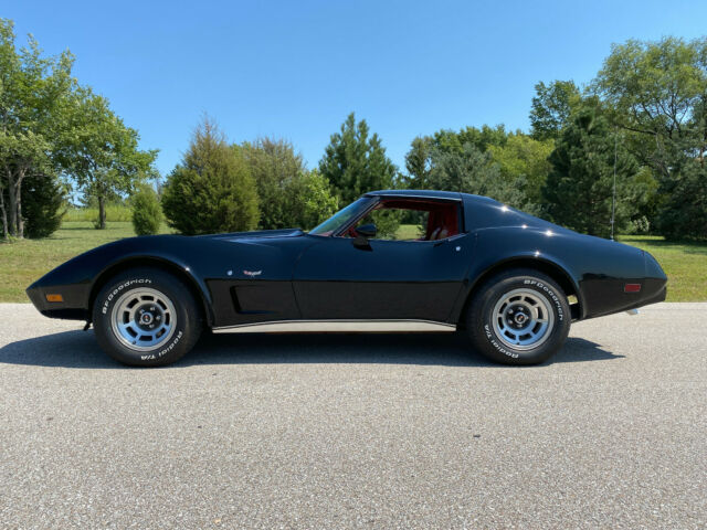 Chevrolet Corvette 1977 image number 35