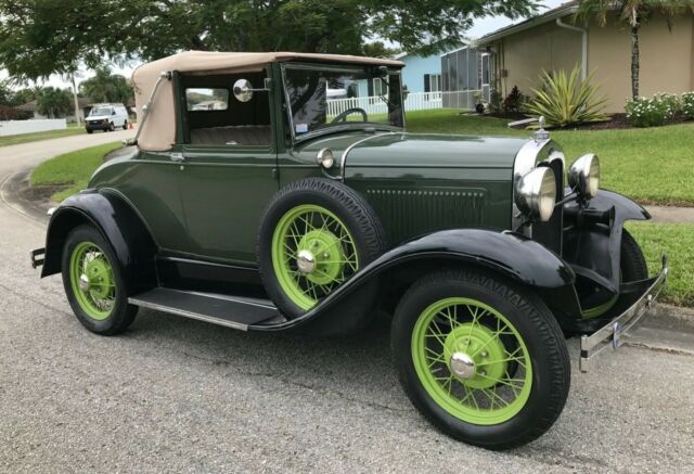 Ford Model A Deluxe 1930 image number 15