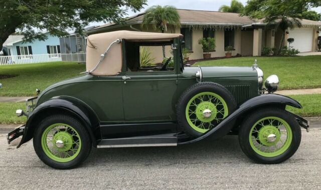 Ford Model A Deluxe 1930 image number 16