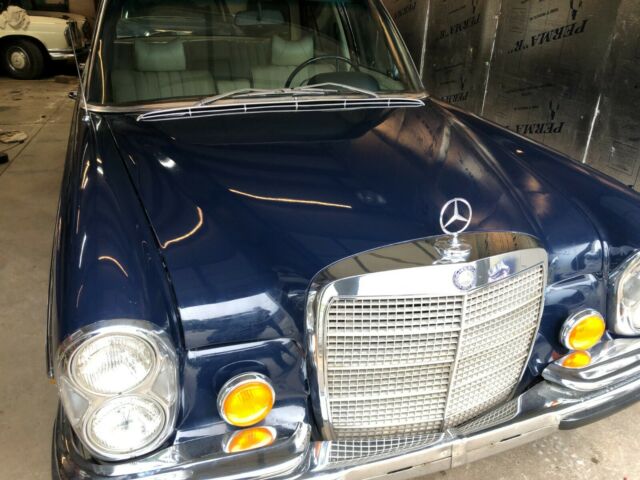 Mercedes-Benz 280 SE 1972 image number 0