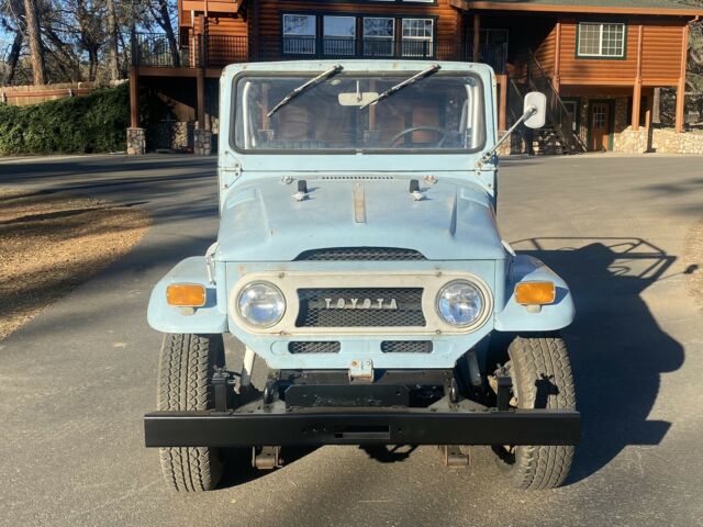 Toyota Land Cruiser 40 1972 image number 2