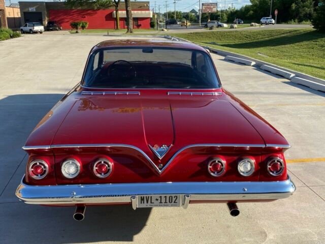 Chevrolet Impala 1961 image number 1