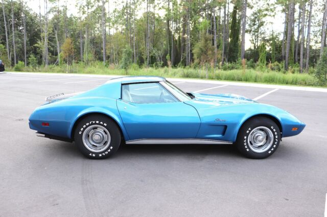 Chevrolet Corvette 1976 image number 28