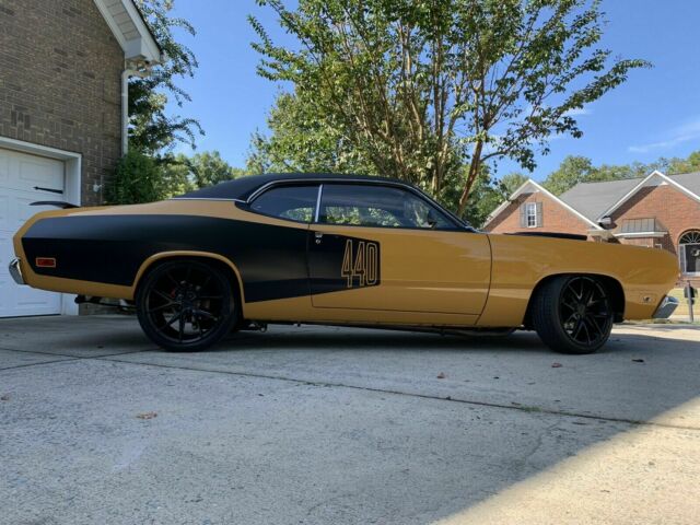 Plymouth Duster 1971 image number 18