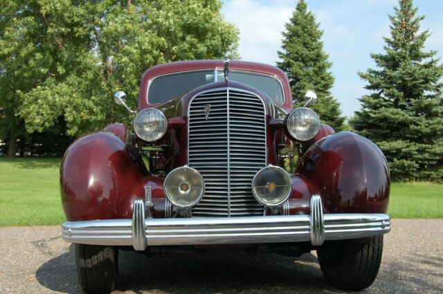 Cadillac Series 85 4dr Sedan 1936 image number 34