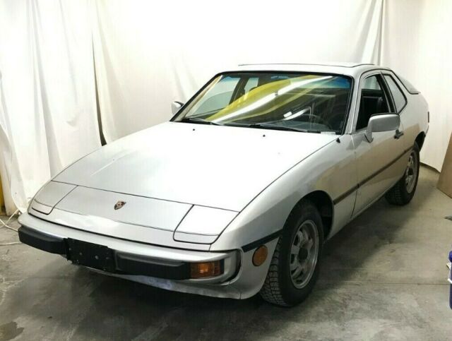 Porsche 924 1979 image number 0