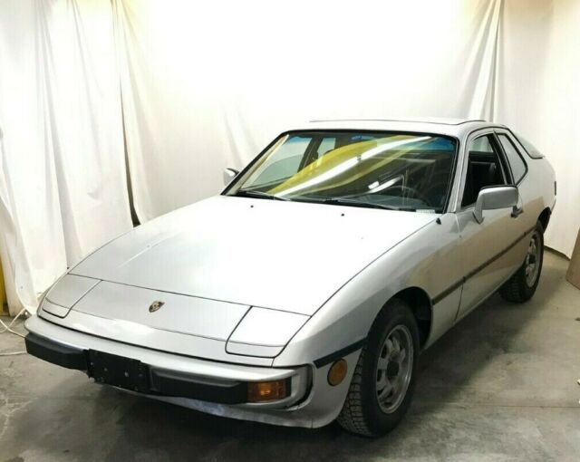 Porsche 924 1979 image number 11