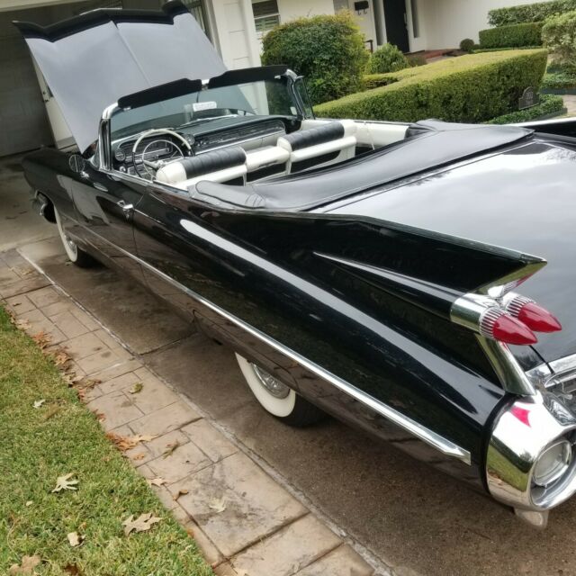 Cadillac DeVille 1959 image number 1