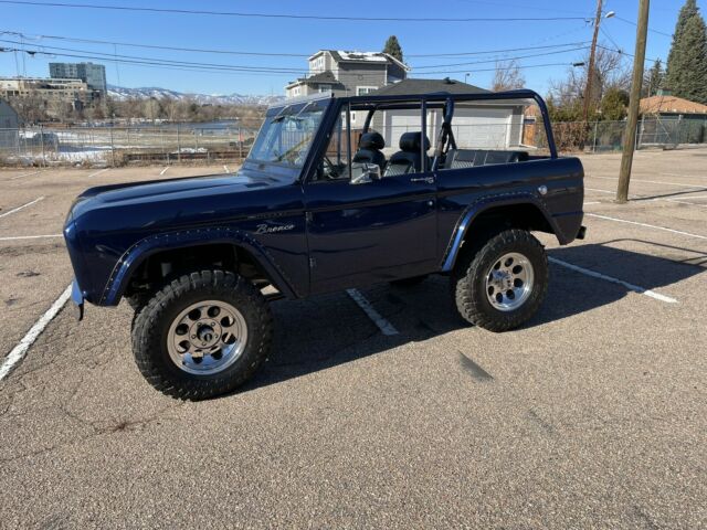 Ford Bronco 1975 image number 2