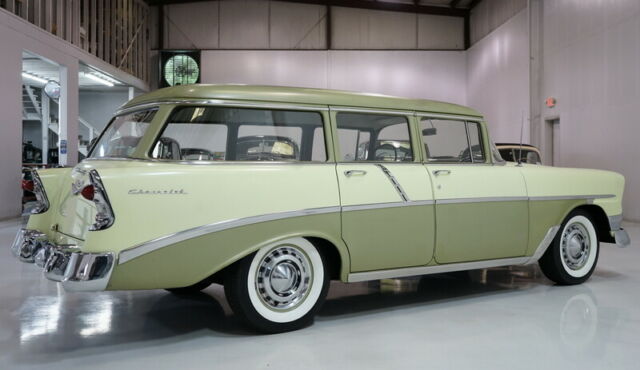 Chevrolet Townsman 1956 image number 3