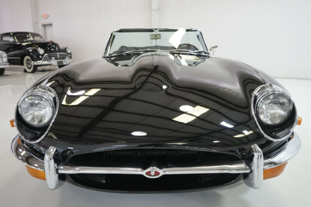 Jaguar E-Type 1971 image number 1