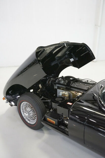 Jaguar E-Type 1971 image number 20