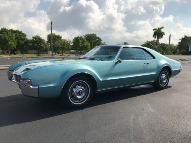 Oldsmobile Toronado 1966 image number 24