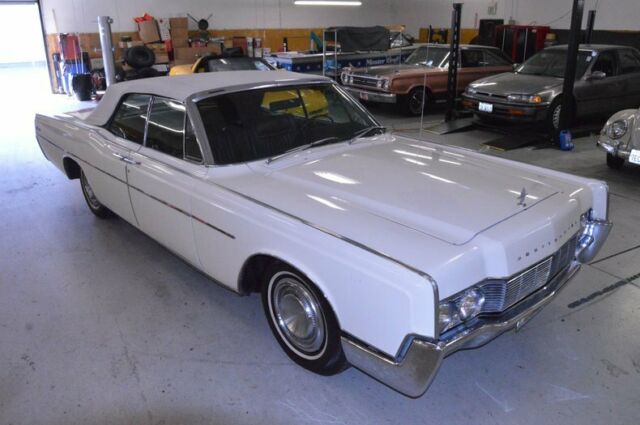 Lincoln Continental 1967 image number 10