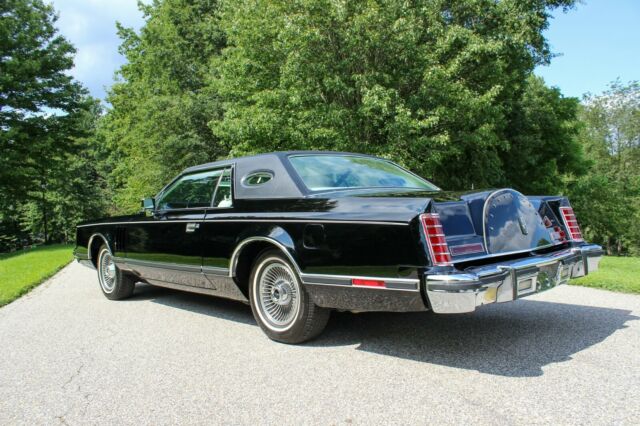 Lincoln Continental 1977 image number 2