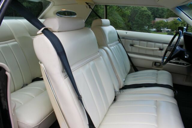 Lincoln Continental 1977 image number 42