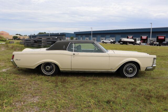 Lincoln Continental 1969 image number 28