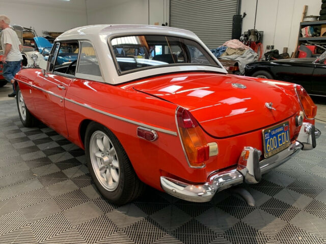 MG MGB 1970 image number 11