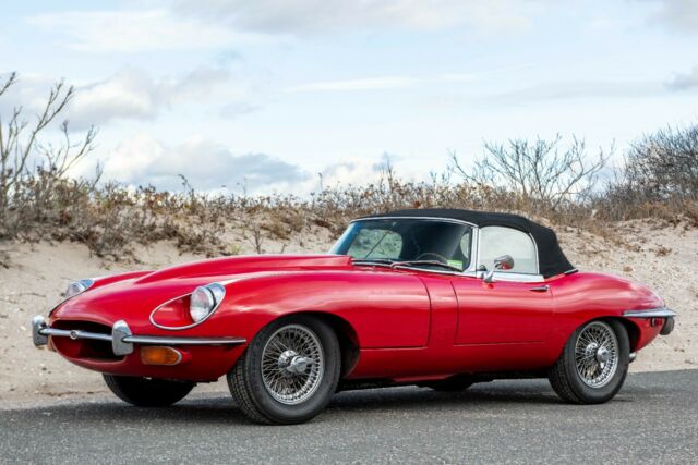 Jaguar E-Type 1970 image number 24