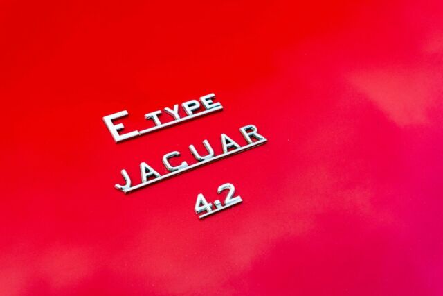 Jaguar E-Type 1970 image number 36