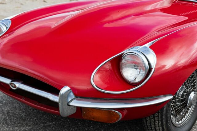 Jaguar E-Type 1970 image number 9