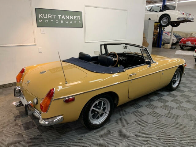 MG MGB 1972 image number 19