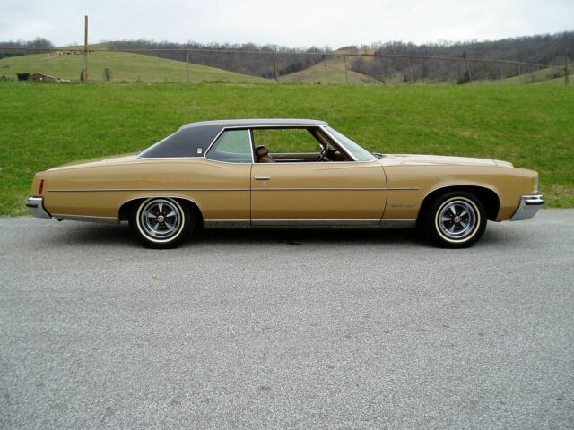 Pontiac Grand Ville 1972 image number 0