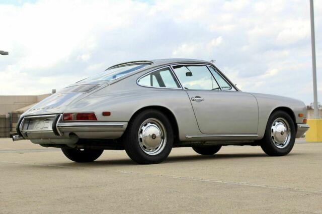 Porsche 911 1967 image number 15