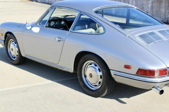 Porsche 911 1967 image number 31