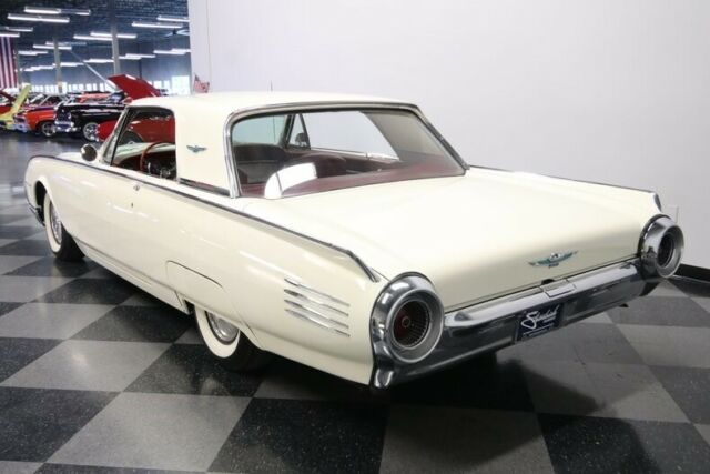 Ford Thunderbird 1961 image number 9