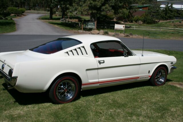 Ford Mustang 1965 image number 14