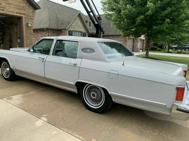 Lincoln Continental 1979 image number 11