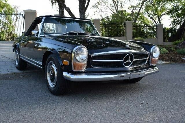 Mercedes-Benz 200-Series 1968 image number 0