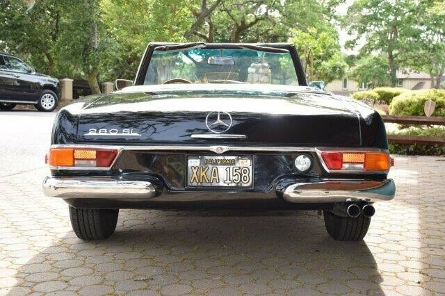 Mercedes-Benz 200-Series 1968 image number 3