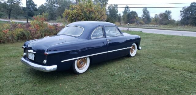 Ford Club coupe 1949 image number 1